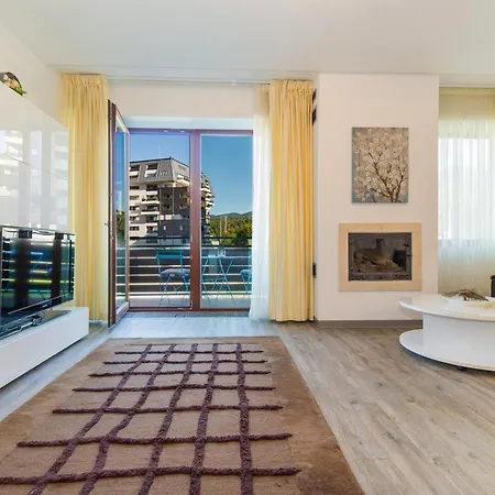 Nature Retreat 2 Bedroom Silver Mountain Apartment *