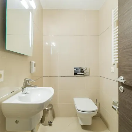 Nature Retreat 2 Bedroom Silver Mountain Apartment *